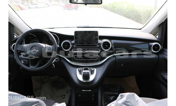 Acheter Import Voiture Mercedes-Benz 250 Noir à Import - Dubai, Central Acheter Import Voiture Mercedes-Benz 250 Noir à Import - Dubai, Central