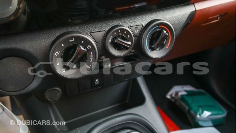 Big with watermark toyota hilux central import dubai 6370