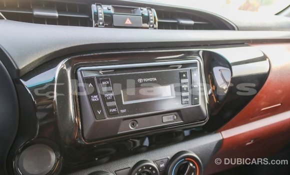 Acheter Import Voiture Toyota Hilux Blanc à Import - Dubai, Central Acheter Import Voiture Toyota Hilux Blanc à Import - Dubai, Central