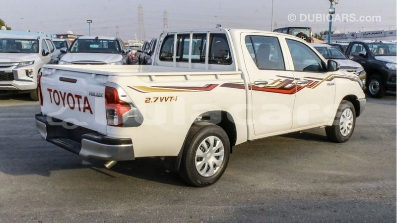 Big with watermark toyota hilux central import dubai 6370