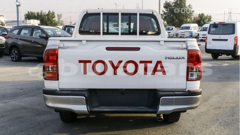 Big with watermark toyota hilux central import dubai 6370
