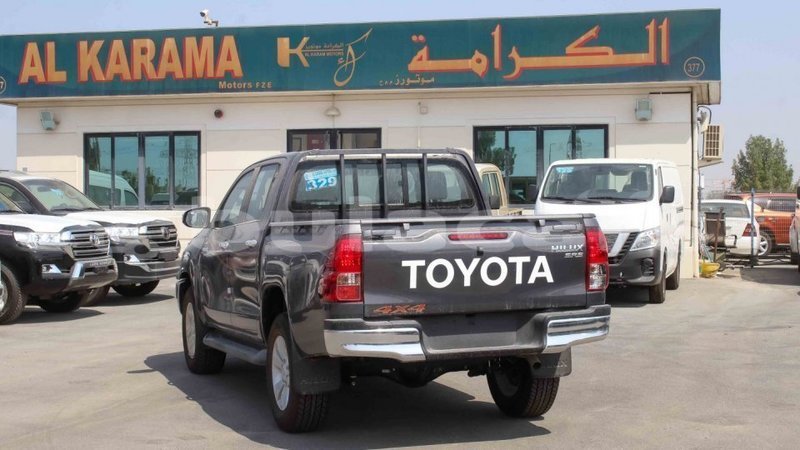 Big with watermark toyota hilux central import dubai 6372