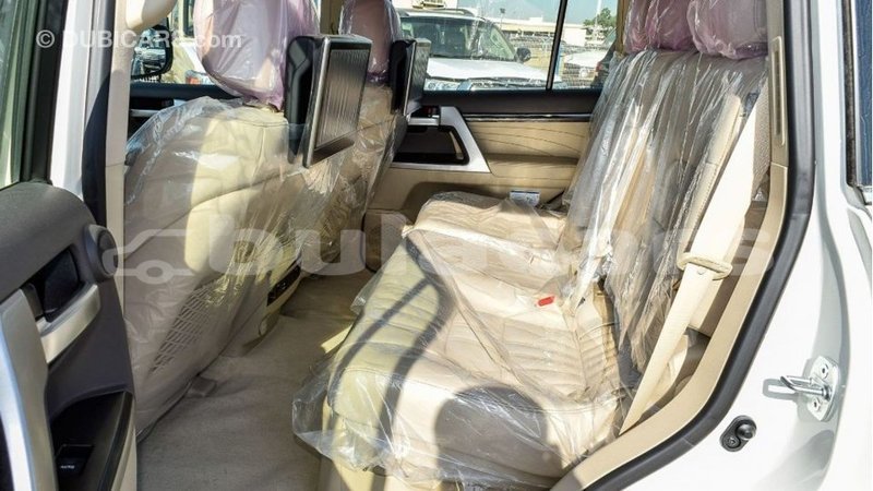 Big with watermark toyota land cruiser central import dubai 6373
