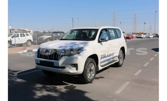 Acheter Import Voiture Toyota Prado Blanc à Import - Dubai, Central Acheter Import Voiture Toyota Prado Blanc à Import - Dubai, Central
