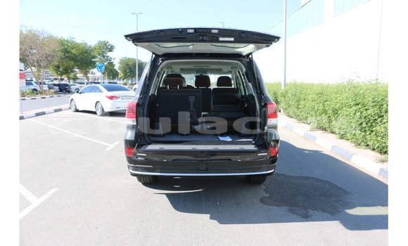 Acheter Import Voiture Toyota Land Cruiser Noir à Import - Dubai, Central Acheter Import Voiture Toyota Land Cruiser Noir à Import - Dubai, Central