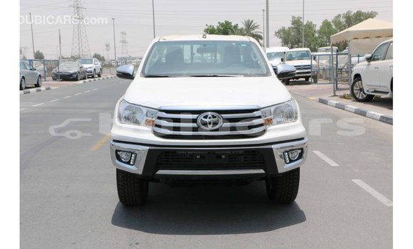 Acheter Import Voiture Toyota Hilux Blanc à Import - Dubai, Central Acheter Import Voiture Toyota Hilux Blanc à Import - Dubai, Central
