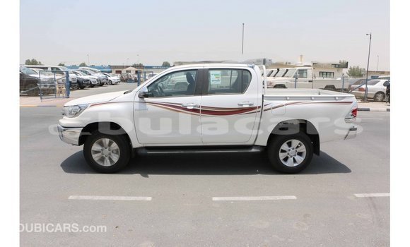 Acheter Import Voiture Toyota Hilux Blanc à Import - Dubai, Central Acheter Import Voiture Toyota Hilux Blanc à Import - Dubai, Central