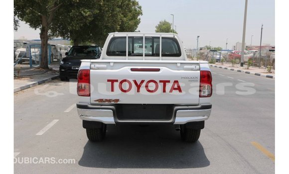 Acheter Import Voiture Toyota Hilux Blanc à Import - Dubai, Central Acheter Import Voiture Toyota Hilux Blanc à Import - Dubai, Central