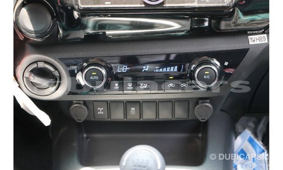 Acheter Import Voiture Toyota Hilux Blanc à Import - Dubai, Central Acheter Import Voiture Toyota Hilux Blanc à Import - Dubai, Central