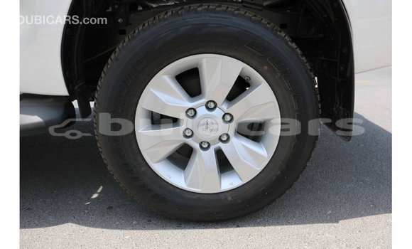 Acheter Import Voiture Toyota Hilux Blanc à Import - Dubai, Central Acheter Import Voiture Toyota Hilux Blanc à Import - Dubai, Central