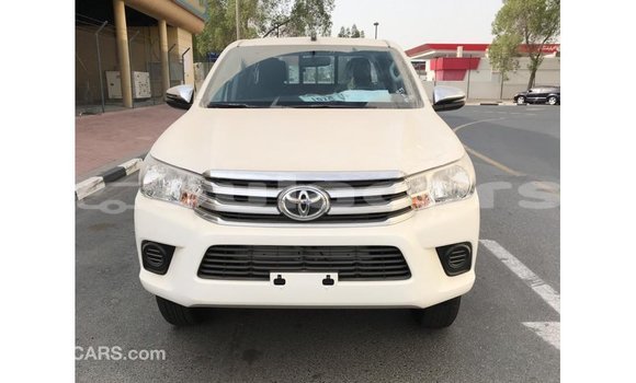 Acheter Import Voiture Toyota Hilux Blanc à Import - Dubai, Central Acheter Import Voiture Toyota Hilux Blanc à Import - Dubai, Central