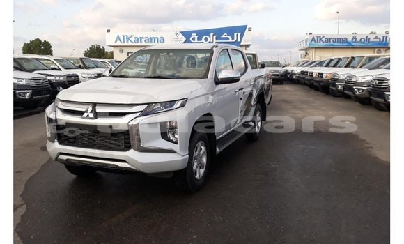 Acheter Import Voiture Mitsubishi L200 Blanc à Import - Dubai, Central Acheter Import Voiture Mitsubishi L200 Blanc à Import - Dubai, Central