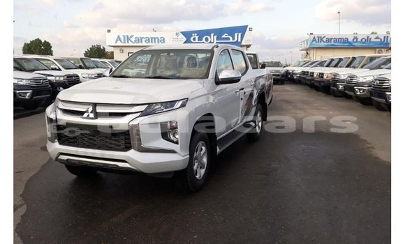 Acheter Import Voiture Mitsubishi L200 Blanc à Import - Dubai, Central Acheter Import Voiture Mitsubishi L200 Blanc à Import - Dubai, Central