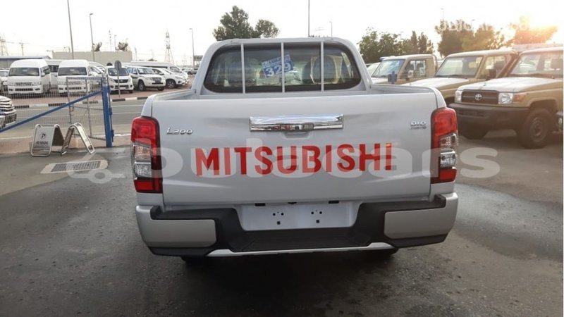 Big with watermark mitsubishi l200 central import dubai 6385