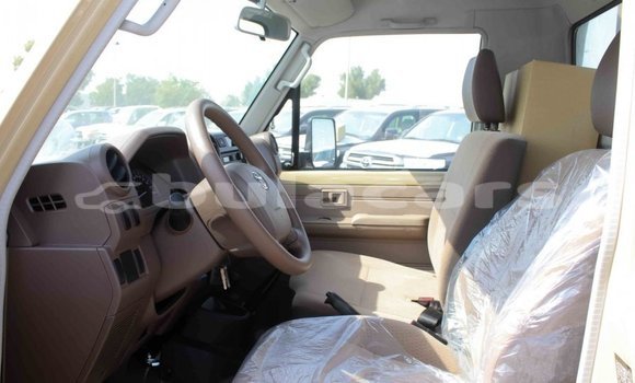 Buy Import Toyota Land Cruiser Beige Car in Import - Dubai in Central Buy Import Toyota Land Cruiser Beige Car in Import - Dubai in Central