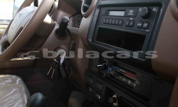 Buy Import Toyota Land Cruiser Beige Car in Import - Dubai in Central Buy Import Toyota Land Cruiser Beige Car in Import - Dubai in Central