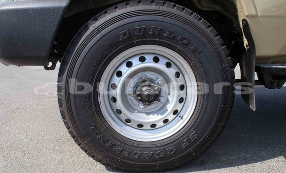 Buy Import Toyota Land Cruiser Beige Car in Import - Dubai in Central Buy Import Toyota Land Cruiser Beige Car in Import - Dubai in Central