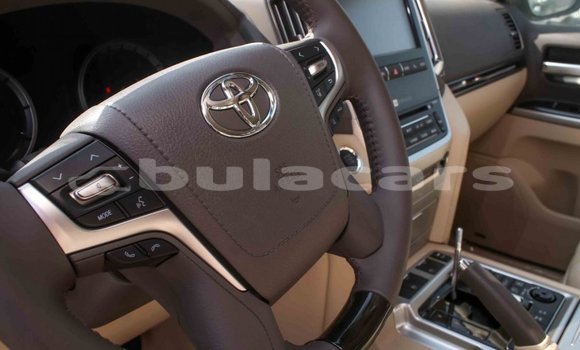 Buy Import Toyota Land Cruiser White Car in Import - Dubai in Central Buy Import Toyota Land Cruiser White Car in Import - Dubai in Central