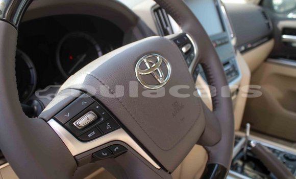 Buy Import Toyota Land Cruiser White Car in Import - Dubai in Central Buy Import Toyota Land Cruiser White Car in Import - Dubai in Central