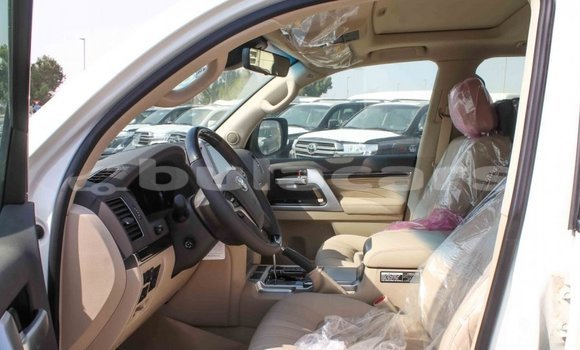 Buy Import Toyota Land Cruiser White Car in Import - Dubai in Central Buy Import Toyota Land Cruiser White Car in Import - Dubai in Central