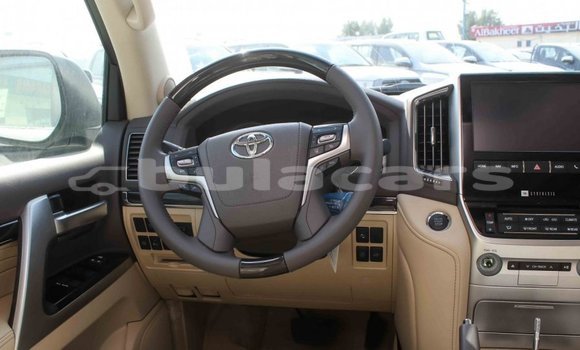 Buy Import Toyota Land Cruiser White Car in Import - Dubai in Central Buy Import Toyota Land Cruiser White Car in Import - Dubai in Central
