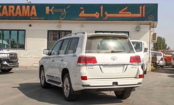 Buy Import Toyota Land Cruiser White Car in Import - Dubai in Central Buy Import Toyota Land Cruiser White Car in Import - Dubai in Central