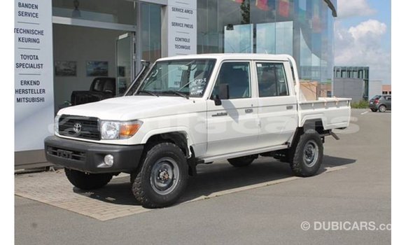 Buy Import Toyota Land Cruiser White Car in Import - Dubai in Central Buy Import Toyota Land Cruiser White Car in Import - Dubai in Central