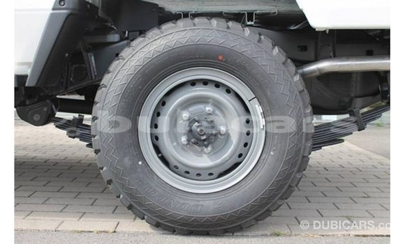 Buy Import Toyota Land Cruiser White Car in Import - Dubai in Central Buy Import Toyota Land Cruiser White Car in Import - Dubai in Central
