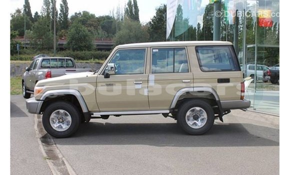 Buy Import Toyota Land Cruiser Beige Car in Import - Dubai in Central Buy Import Toyota Land Cruiser Beige Car in Import - Dubai in Central