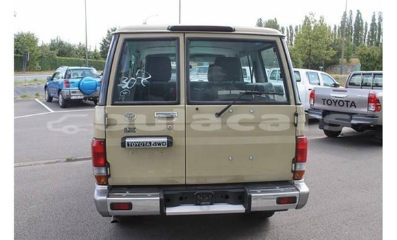 Buy Import Toyota Land Cruiser Beige Car in Import - Dubai in Central Buy Import Toyota Land Cruiser Beige Car in Import - Dubai in Central