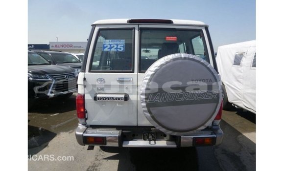 Buy Import Toyota Land Cruiser White Car in Import - Dubai in Central Buy Import Toyota Land Cruiser White Car in Import - Dubai in Central