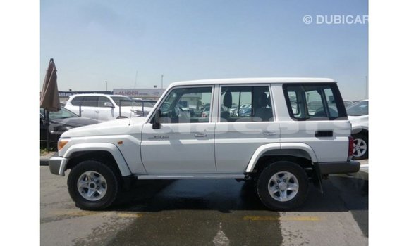 Buy Import Toyota Land Cruiser White Car in Import - Dubai in Central Buy Import Toyota Land Cruiser White Car in Import - Dubai in Central