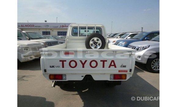 Buy Import Toyota Land Cruiser White Car in Import - Dubai in Central Buy Import Toyota Land Cruiser White Car in Import - Dubai in Central