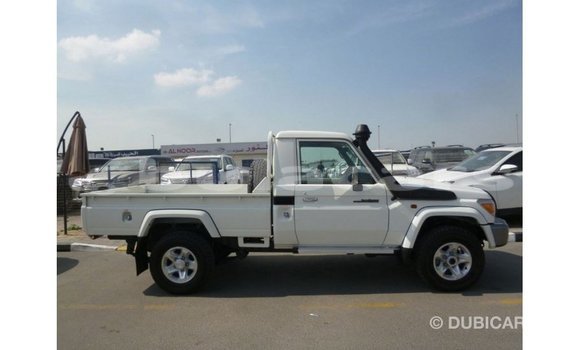 Buy Import Toyota Land Cruiser White Car in Import - Dubai in Central Buy Import Toyota Land Cruiser White Car in Import - Dubai in Central