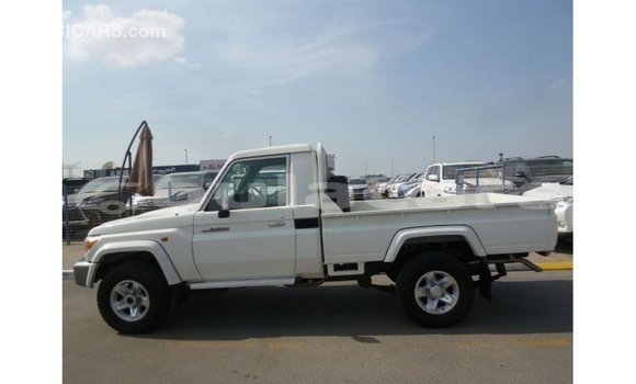 Buy Import Toyota Land Cruiser White Car in Import - Dubai in Central Buy Import Toyota Land Cruiser White Car in Import - Dubai in Central