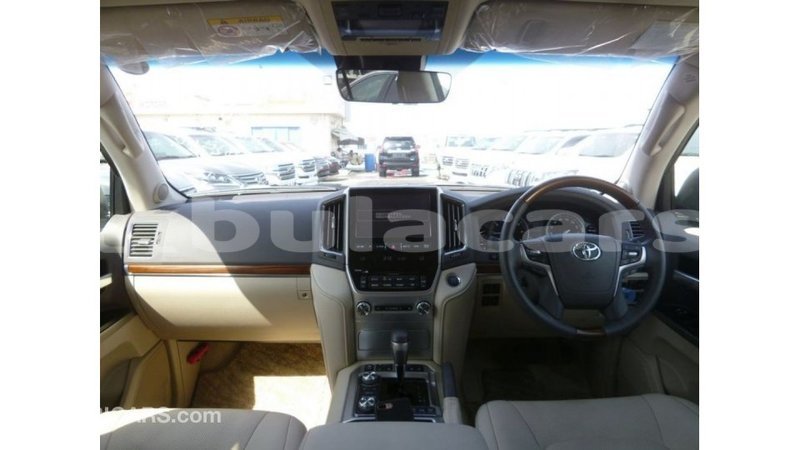 Big with watermark toyota land cruiser central import dubai 6420