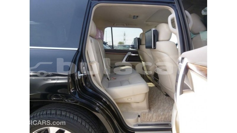 Big with watermark toyota land cruiser central import dubai 6420
