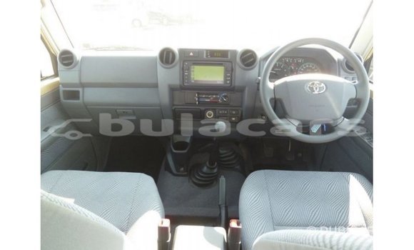 Buy Import Toyota Land Cruiser Beige Car in Import - Dubai in Central Buy Import Toyota Land Cruiser Beige Car in Import - Dubai in Central
