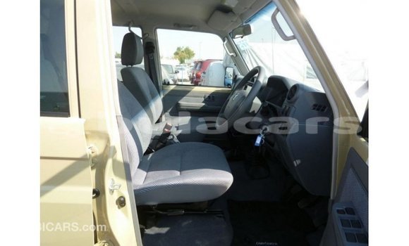 Buy Import Toyota Land Cruiser Beige Car in Import - Dubai in Central Buy Import Toyota Land Cruiser Beige Car in Import - Dubai in Central
