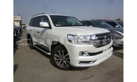 Buy Import Toyota Land Cruiser White Car in Import - Dubai in Central Buy Import Toyota Land Cruiser White Car in Import - Dubai in Central