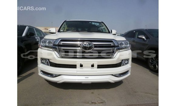 Buy Import Toyota Land Cruiser White Car in Import - Dubai in Central Buy Import Toyota Land Cruiser White Car in Import - Dubai in Central