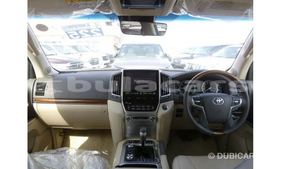 Buy Import Toyota Land Cruiser White Car in Import - Dubai in Central Buy Import Toyota Land Cruiser White Car in Import - Dubai in Central