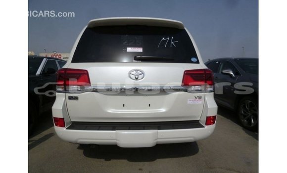 Buy Import Toyota Land Cruiser White Car in Import - Dubai in Central Buy Import Toyota Land Cruiser White Car in Import - Dubai in Central