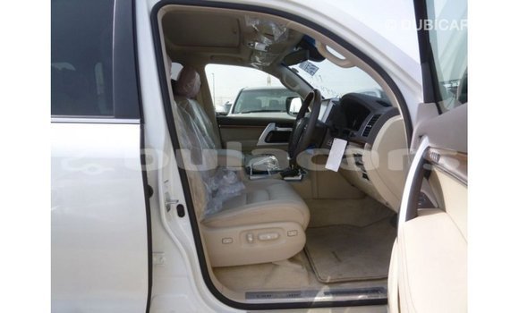 Buy Import Toyota Land Cruiser White Car in Import - Dubai in Central Buy Import Toyota Land Cruiser White Car in Import - Dubai in Central