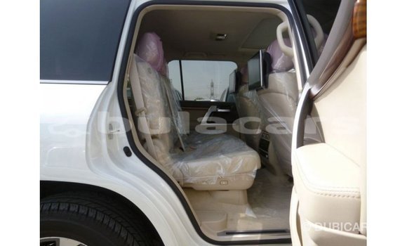 Buy Import Toyota Land Cruiser White Car in Import - Dubai in Central Buy Import Toyota Land Cruiser White Car in Import - Dubai in Central