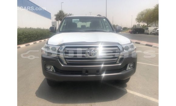 Acheter Import Voiture Toyota Land Cruiser Gris à Import - Dubai, Central Acheter Import Voiture Toyota Land Cruiser Gris à Import - Dubai, Central