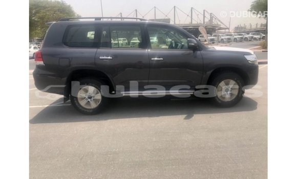 Acheter Import Voiture Toyota Land Cruiser Gris à Import - Dubai, Central Acheter Import Voiture Toyota Land Cruiser Gris à Import - Dubai, Central
