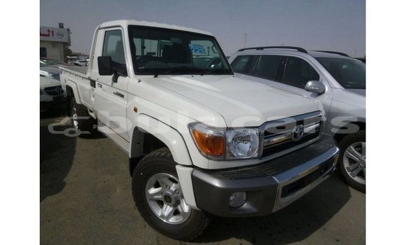 Buy Import Toyota Land Cruiser White Car in Import - Dubai in Central Buy Import Toyota Land Cruiser White Car in Import - Dubai in Central