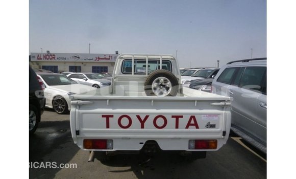 Buy Import Toyota Land Cruiser White Car in Import - Dubai in Central Buy Import Toyota Land Cruiser White Car in Import - Dubai in Central