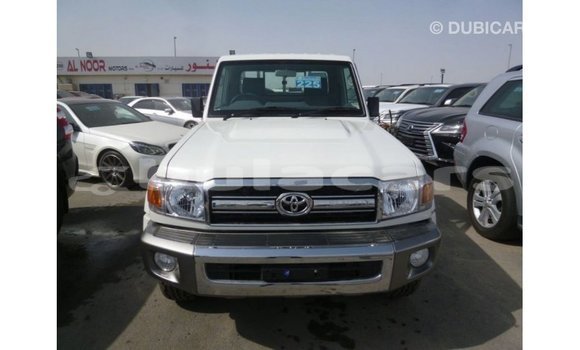 Buy Import Toyota Land Cruiser White Car in Import - Dubai in Central Buy Import Toyota Land Cruiser White Car in Import - Dubai in Central